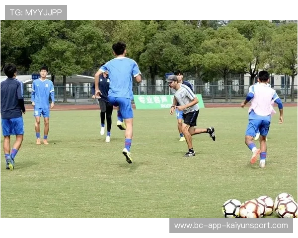 申花历史最佳射手走进校园公开课分享职业生涯点滴激励青少年逐梦足球 申花历史最佳射手走进校园公开课分享职业生涯点滴激励青少年逐梦足球