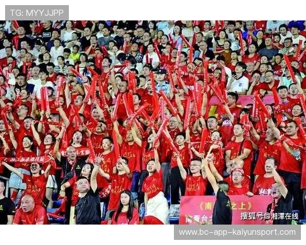 球员家庭现身赛场感动全场 情感瞬间刷爆社交媒体 球员家庭现身赛场感动全场 情感瞬间刷爆社交媒体