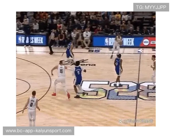 约基奇篮下快速放入得分,掘金继续扩大优势 约基奇篮下快速放入得分,掘金继续扩大优势