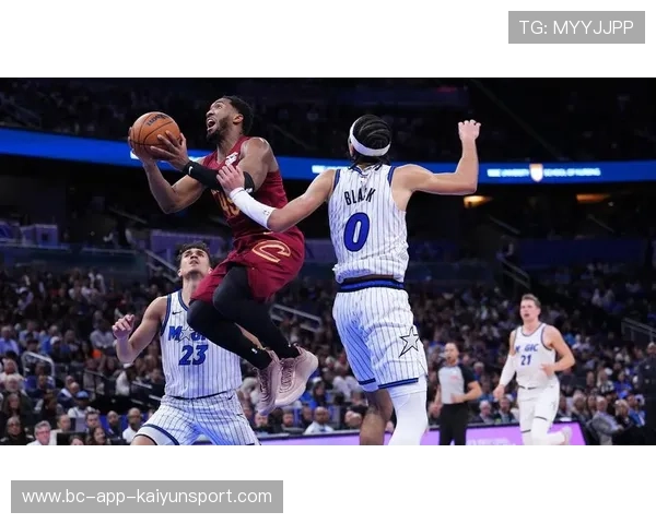 米切尔精彩助攻反击补篮，骑士全场欢腾