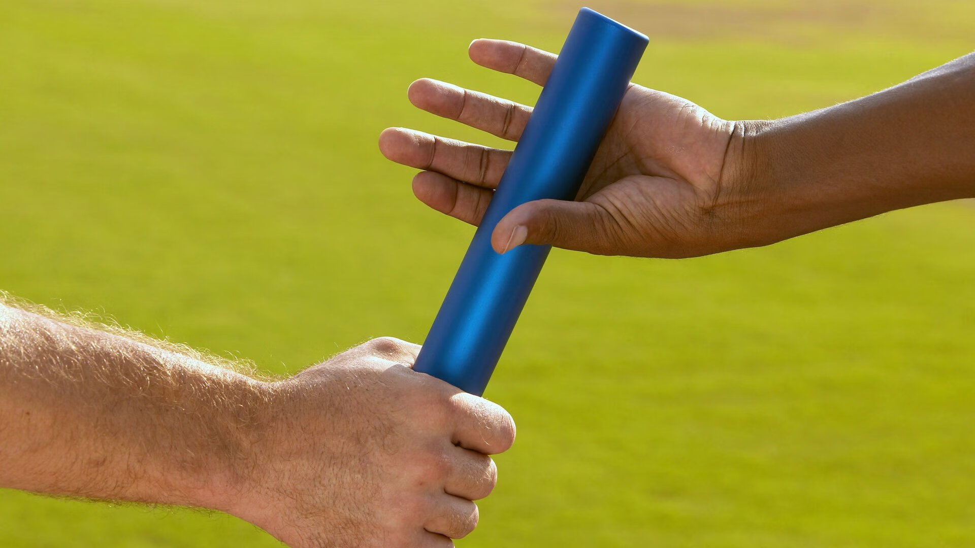 中国马拉松锦标赛杭州站迎来万人跑者,选手们尽展风采,杭州马拉松全程